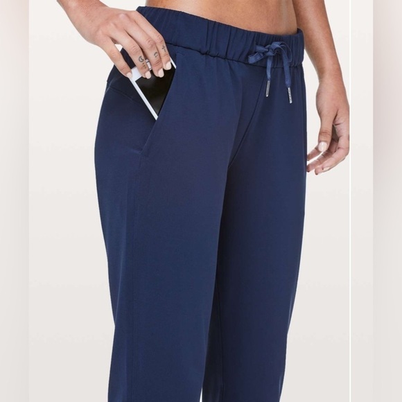 lululemon athletica Pants - Lululemon On The Fly Crop *23" True Navy Size 2